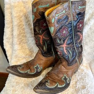 Old Gringo mid calf boots. Size 10B